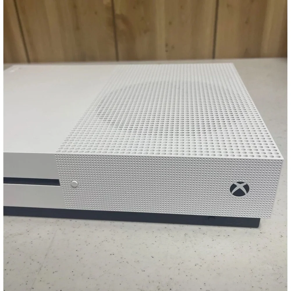 Microsoft Xbox One S 1 TB White Console Bundle With Controller. A+ Condition